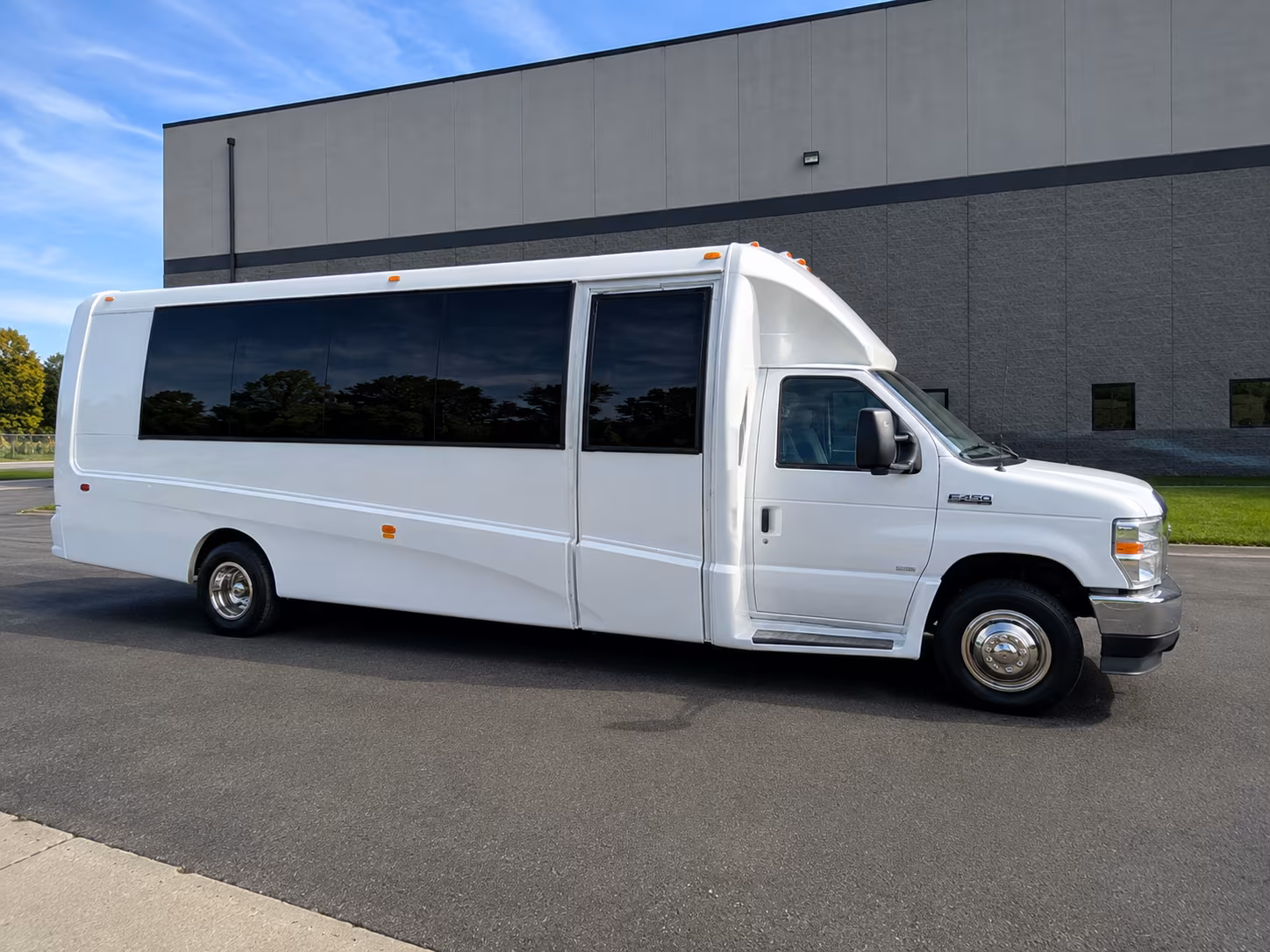 San Francisco Airport Shuttle & Transportation party bus exterior