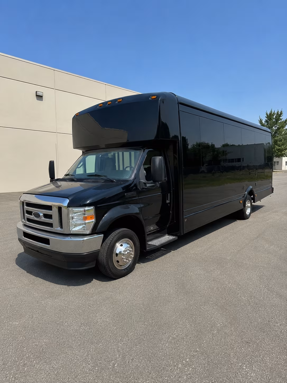 San Francisco Birthday, Sweet 16, & Quinceañera Transportation party bus exterior